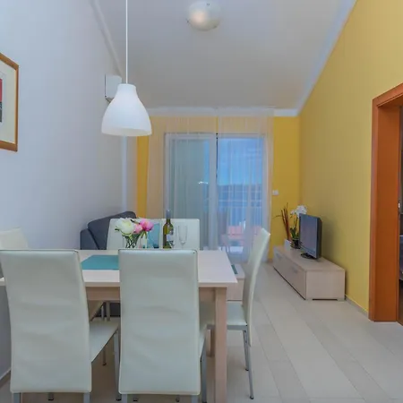 Apartman Nala 9 *